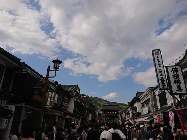2zen12仲見世通りと山門.jpg