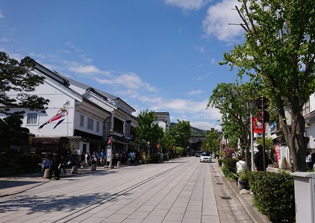 2zen3駅からの参道.jpg