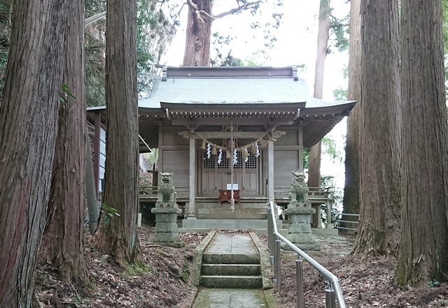 7iwagami5社殿.jpg